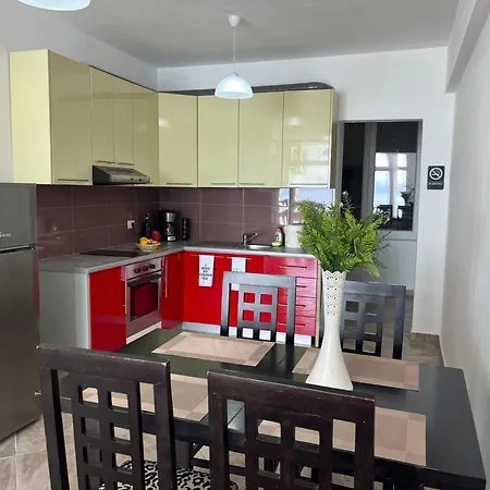 Seaside Serenity! Free Parking! Apartment