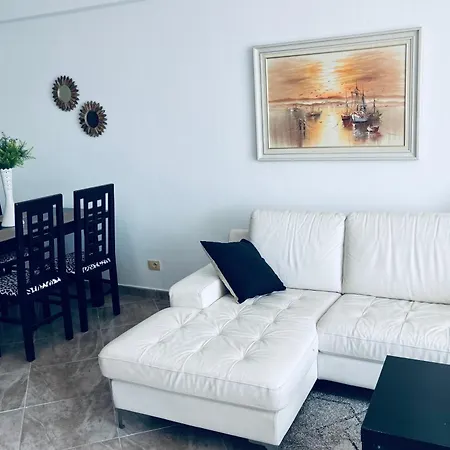 Seaside Serenity! Free Parking! Apartment *